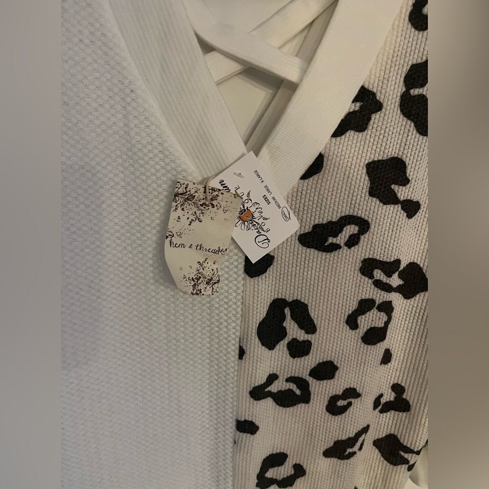 NEW Women Small Shirt Long Sleeve V Neck Leopard Cream Pullover Loose Top Shirt - Picture 3 of 5